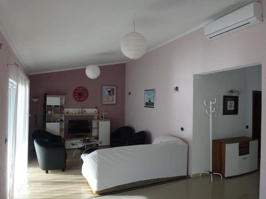 Apartments Selina Vinisce Quarto foto